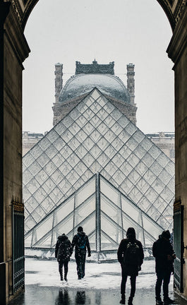 A través de los cristales del Louvre